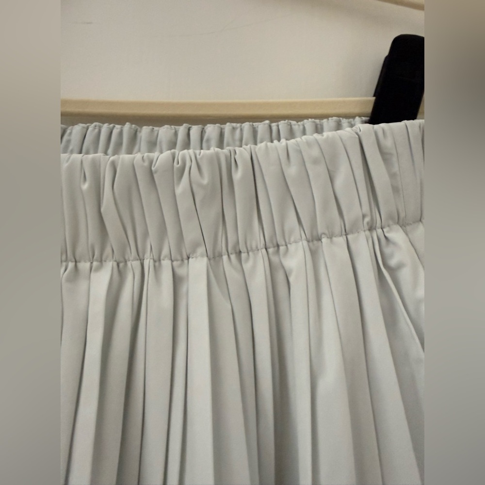 Uniqlo Light Gray Volume Gather Skirt, Size XS - Picture 5 of 9